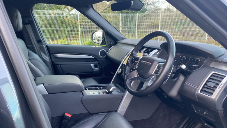 Land Rover Discovery Diesel 3.0 D300 R-Dynamic SE Commercial Auto